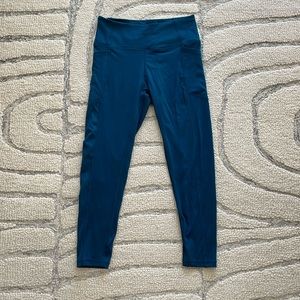 Victoria's secret, cropped yoga pants, size 10